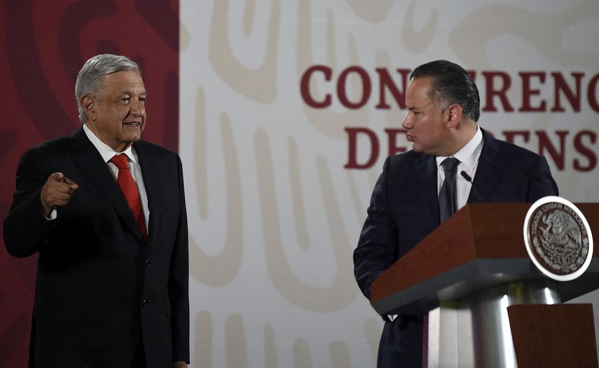 El presidente mexicano Andrés Manuel López Obrador y el exjefe de la Unidad de Inteligencia Financiera de la Secretaría de Hacienda y Crédito Público (SHCP)