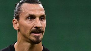 Ibrahimovic sigue siendo positivo al covid-19
