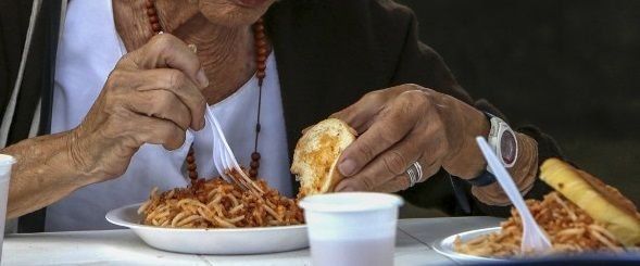 Un muerto y 40 afectados en nueva intoxicación masiva por alimentos en Perú