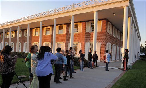 Centenares de personas asisten a funeral de Etta James