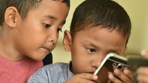 ¿Se prohibirán los celulares en las escuelas de Panamá?