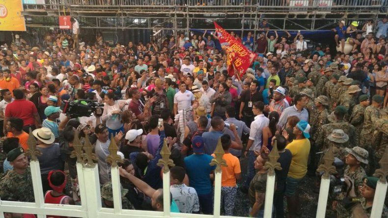 Topón de tres reinas en el Parque Porras