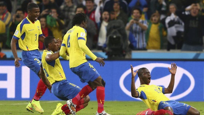 Ecuador remonta a Honduras y gana 2-1 con doblete de Valencia