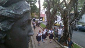 Estudiantes del Instituto Nacional poco a poco regresan a sus aulas