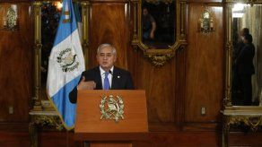 Presidente reconoce crisis tras escándalos de corrupción