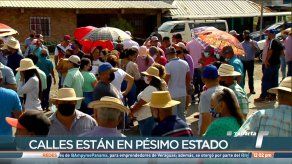 Residentes de Panamá Este y Darién cierran la vía en Chepo solicitando la reparación de la carretera