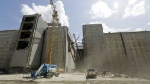 Avanza instalación de compuertas del Canal