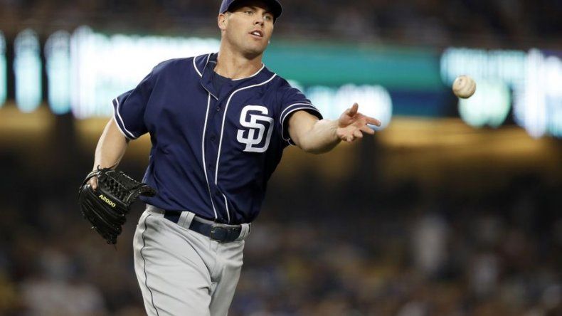 Richard lanza 8 innings, Padres derrotan a Dodgers 4-0
