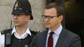 Andy Coulson volverá a juicio en caso de escuchas
