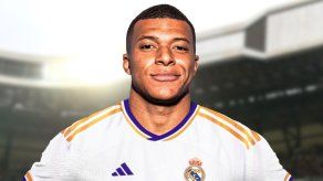 Kylian Mbappé causa sensación con la máscara que tiene luego que se rompiera la nariz