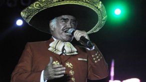 Vicente Fernández homenajeado por comunidad mexicana de Chicago