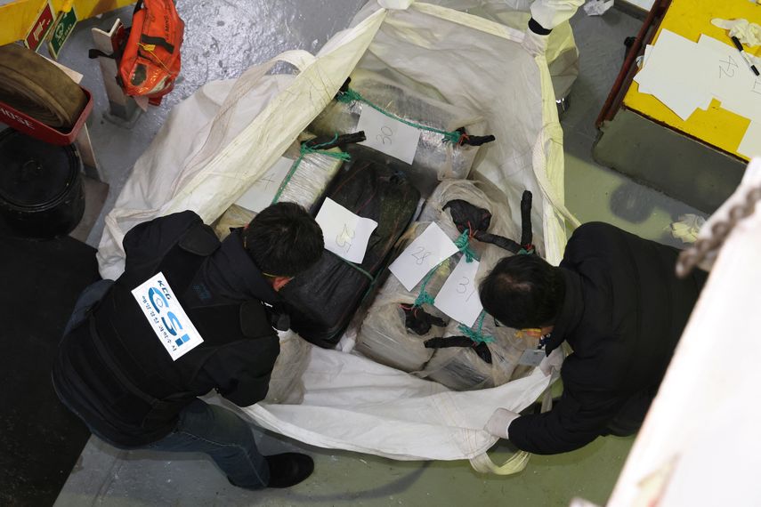 La guardia costera del país y el servicio de aduanas coordinaron una operación de búsqueda a gran escala. La guardia costera del país y el servicio de aduanas coordinaron una operación de búsqueda a gran escala.