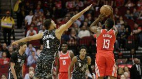 Harden y Westbrook dan cátedra de baloncesto el domingo en la NBA