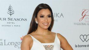 Eva Longoria y America Ferrera buscan consuelo tras derrota de Hillary Clinton