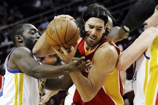 Scola anota 18 puntos para Houston; Celtics detiene a los Bucks