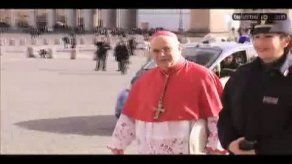 Todos expectantes para la primera fumata