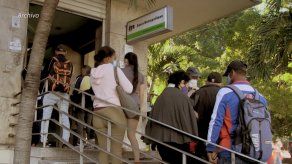 Cuba suspende depósitos en efectivo en dólares estadounidenses