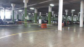 Hombre es herido de bala en estacionamiento de supermercado de la 12 de Octubre