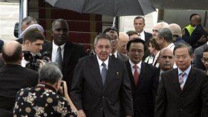 Cubanos contentos con reelección de Raúl Castro