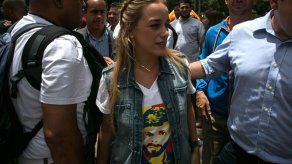 Esposas de opositores venezolanos presos piden a autoridad velar por sus DDHH