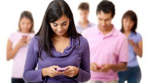 El uso excesivo del celular causa problemas de salud