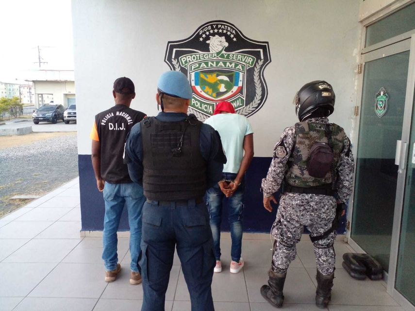 Aprehenden a hombre de 26 años por delitos sexuales en Colón