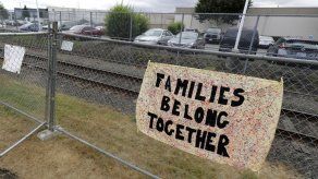 Juez sopesa nueva ley que encarcelaría a migrantes en EEUU