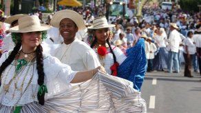 Las Tablas vestirá de gala hoy con Desfile de las Mil Polleras