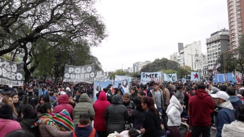 Buenos Aires amanece con manifestantes acampados por emergencia alimentaria