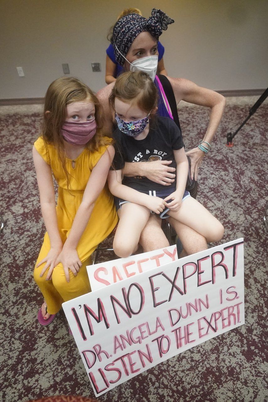 En algunos de los distritos escolares más grandes del país se exigirán mascarillas a todos los alumnos y al personal este otoño