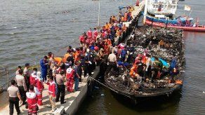 Al menos 23 muertos en incendio en un barco turístico en Indonesia