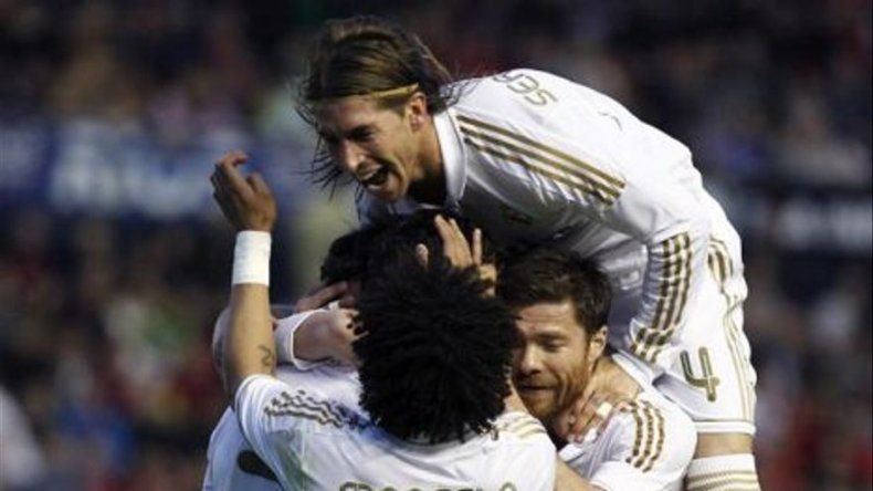 Real Madrid golea a Osasuna y pone presión al Barsa