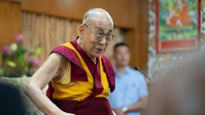 El embajador de EEUU en China exhorta al diálogo con el Dalái Lama