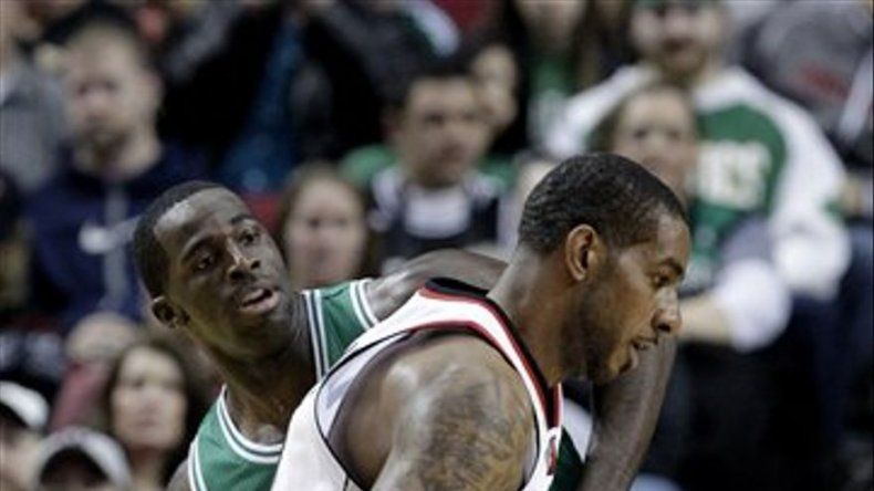 Matthews suma 24 y Blazers doblegan a Celtics