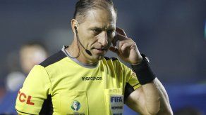 Árbitro argentino Pitana se lanza a la política