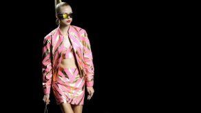 Patrones hiperfemeninos y prendas underground se funden en la pasarela