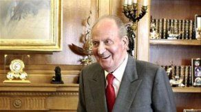 Rey de España reaparece más delgado tras cirugía