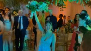 Mónica Lee atrapa el ramo de una novia ¿Vendrá su boda con César Brathwaite?