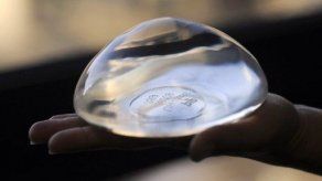 Brasil quiere cobrar remoción de implantes mamarios defectuosos