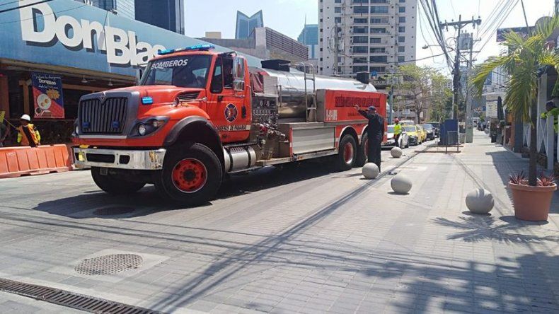 Bomberos realizan simulacro de atención a emergencias en Calle Uruguay