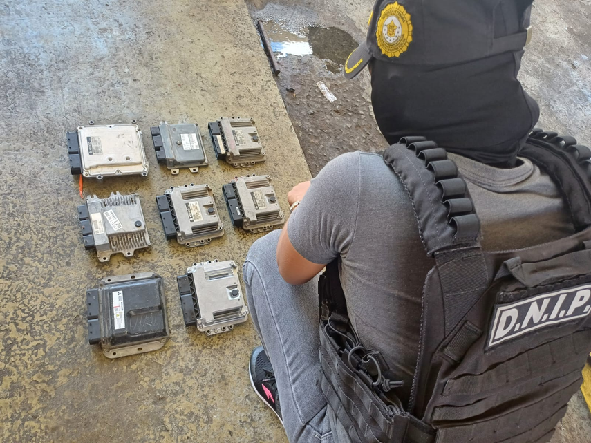 Policía Nacional: Decomiso de computadoras y aprehensión de tres extranjeros