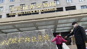 Por segunda vez en lo que va de año, los bancos comerciales recibieron el jueves la instrucción de aumentar las reservas en divisas extranjeras.&nbsp;