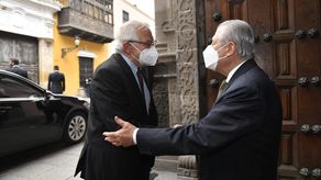 El jefe de la diplomacia europea, Josep Borrell﻿ y el canciller de Perú, Oscar Maúrtua.