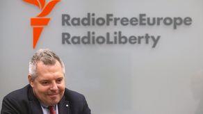La emisora de fondos estadounidenses Radio Free Europe/Radio Liberty anunció el domingo que suspendía sus operaciones en Rusia.