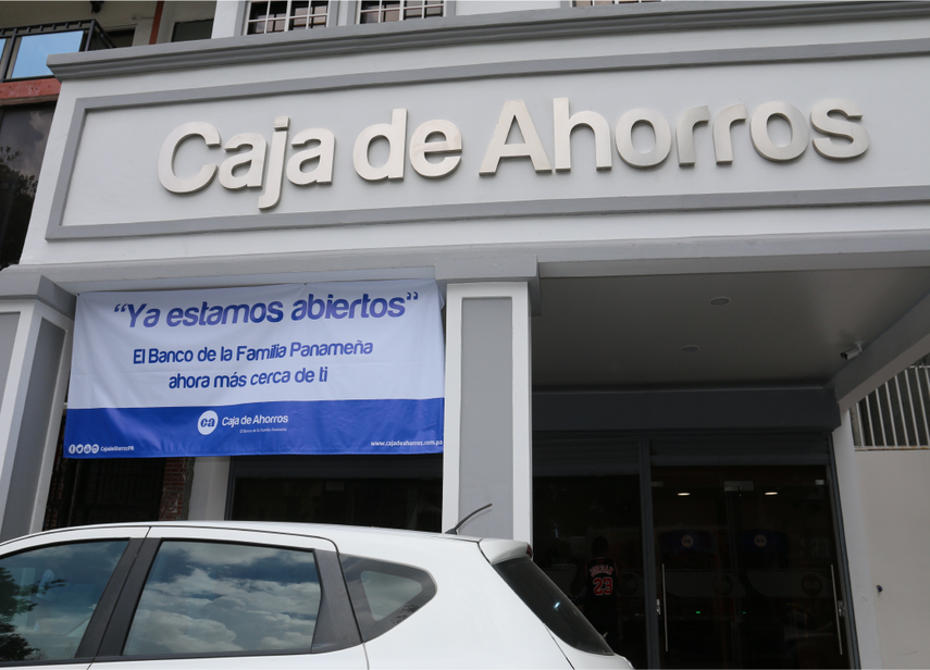 Cajeros automáticos en Sabanitas de la Caja de Ahorros están fuera de servicio por vandalismo.