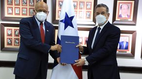 Nuevo director del Instituto de Planificación para elDesarrollo, Guillermo Salazar, toma posesión.