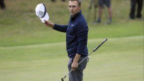 Spieth se sobrepone a error y conquista el Abierto Británico