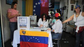 Plebiscito opositor en Venezuela seguirá mientras haya votantes
