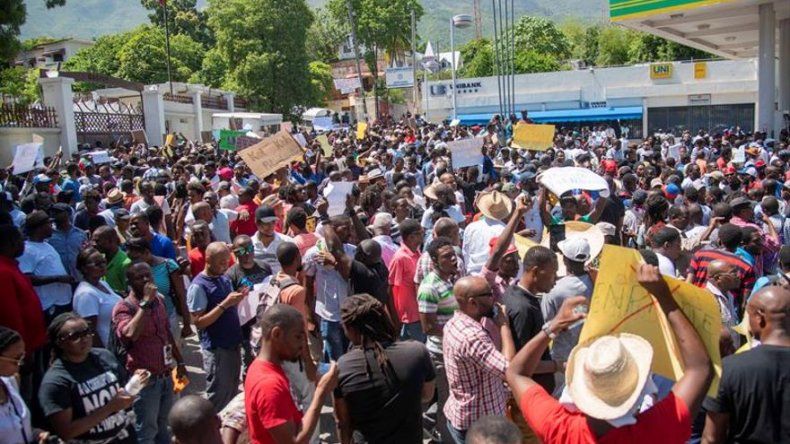Cientos de haitianos se manifiestan en contra de la corrupción en su país