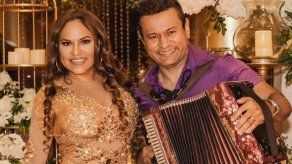 Samy y Sandra Sandoval salen en el billete de Lotería.